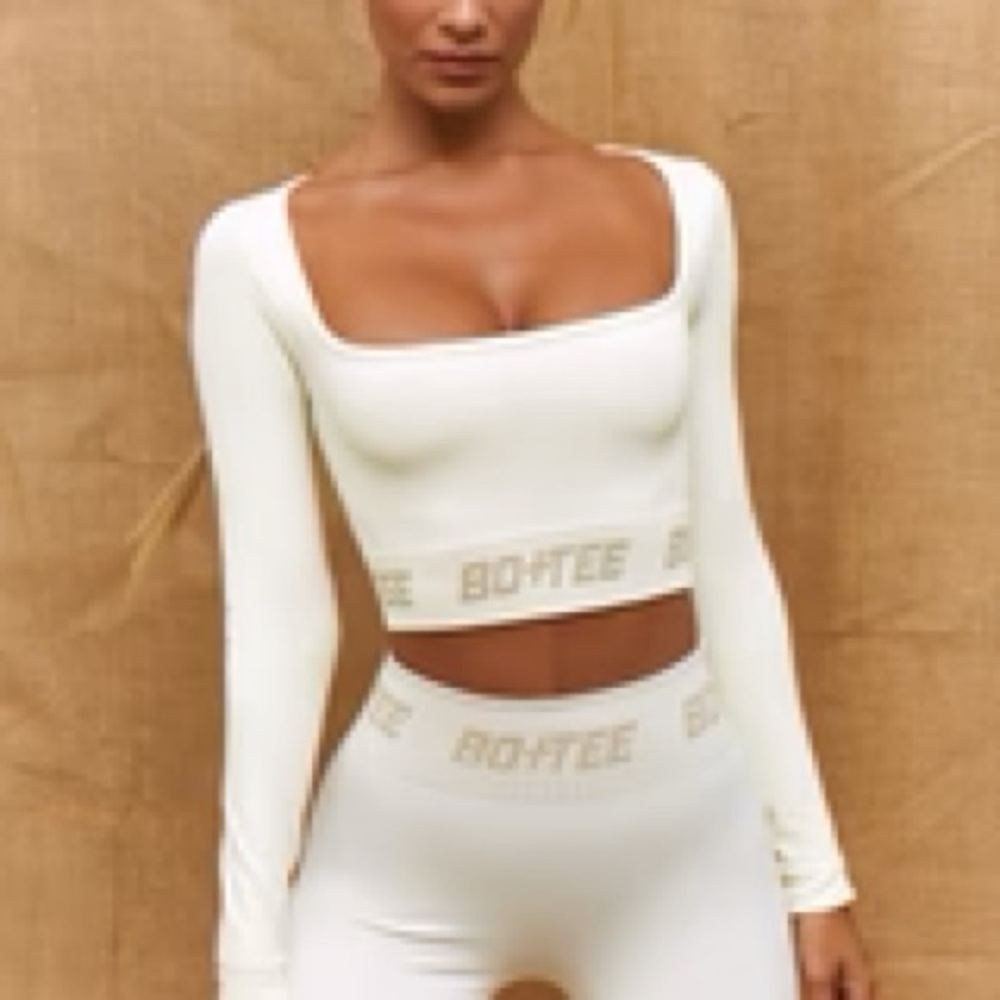BO + TEE UPRIGHT TOP IN IVORY SIZE MEDIUM
